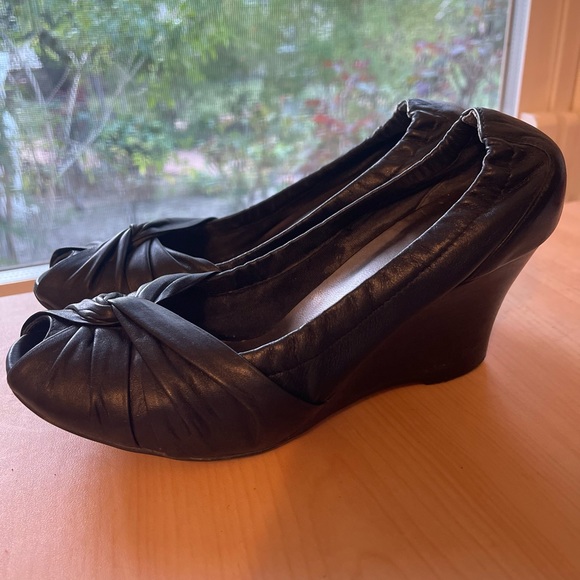 Aldo Wedge Heel
Good condition
See photos for signs of minor wear - Picture 3 of 6